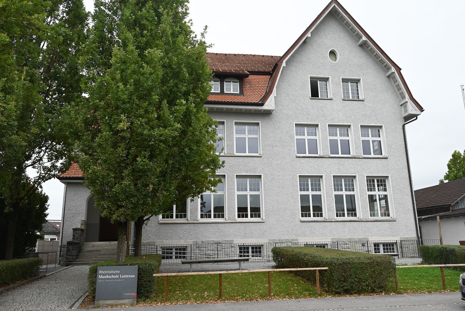 Zeugnisse der Schule werden mit der Umstellung staatsgültig. 