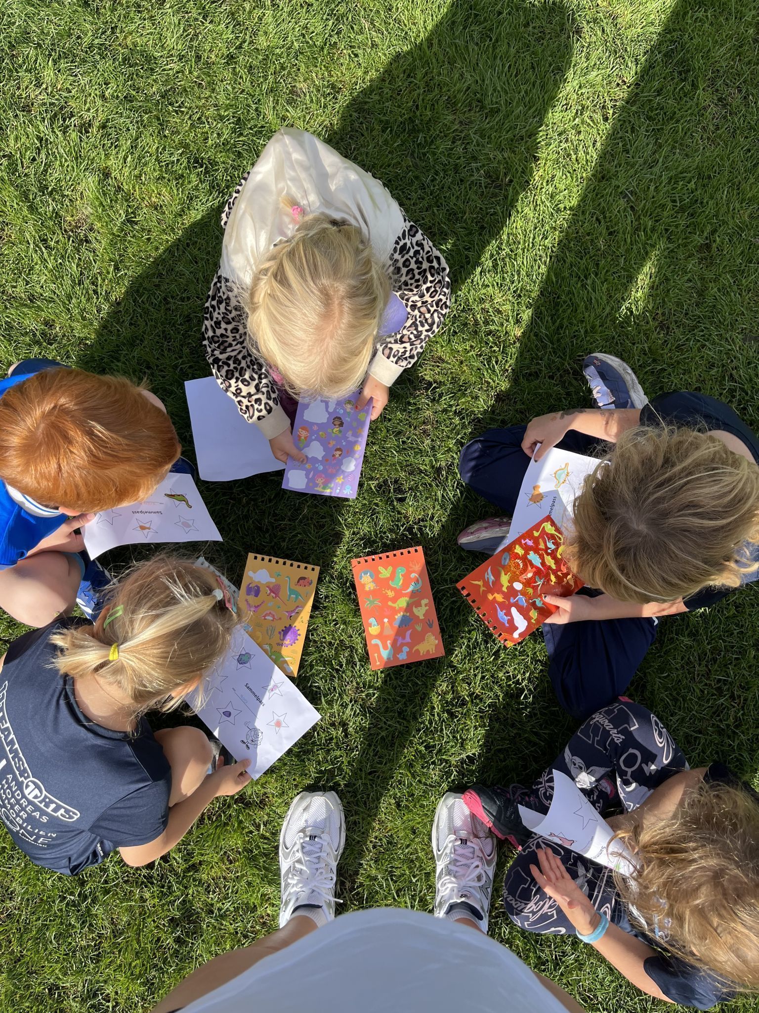 Die kleineren Kinder hatten viel Spaß beim Basteln. 