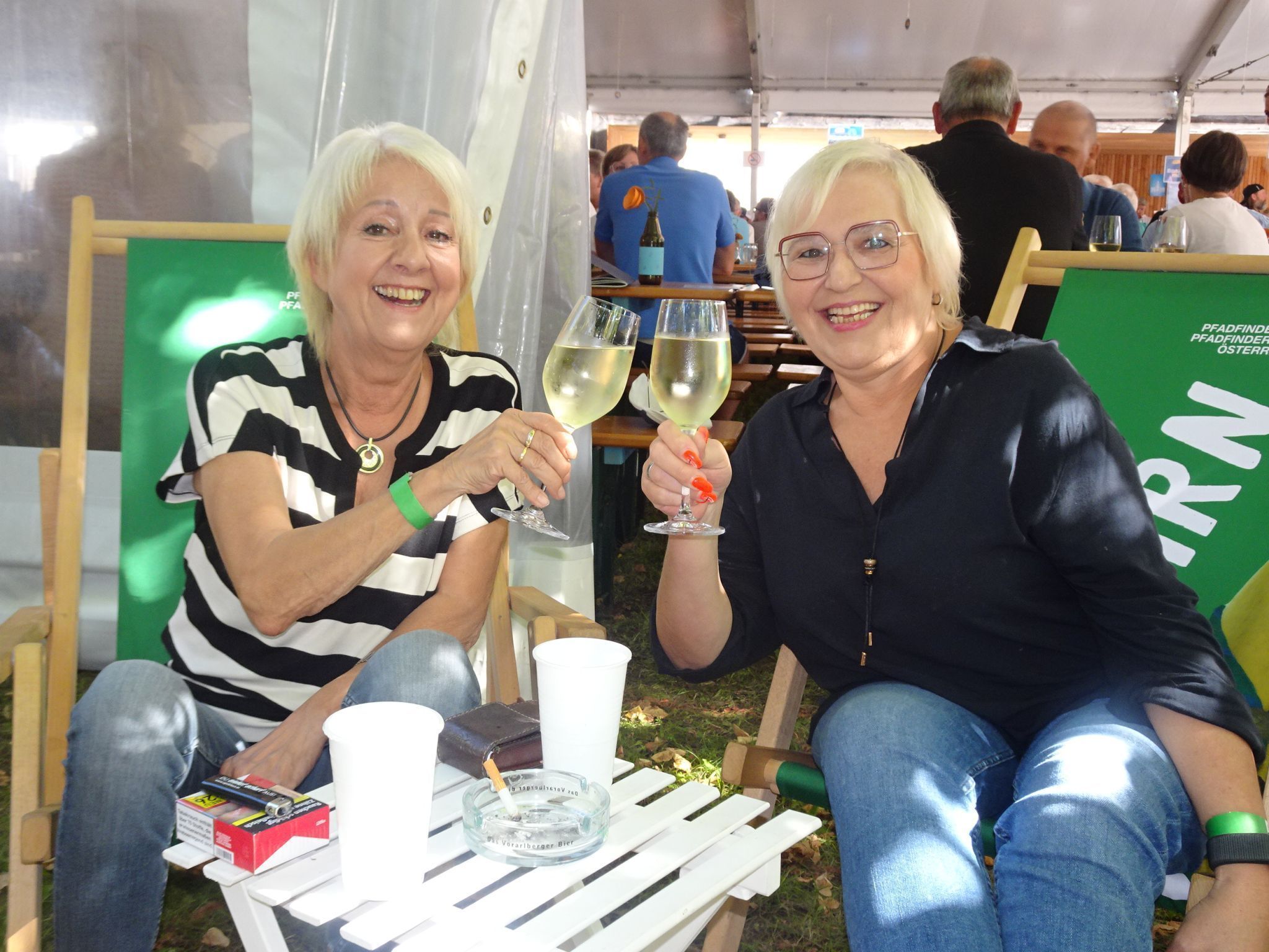 Irmgard Prast und Marlene Saringer machten es sich in der Chiller-Lounge gemütlich.