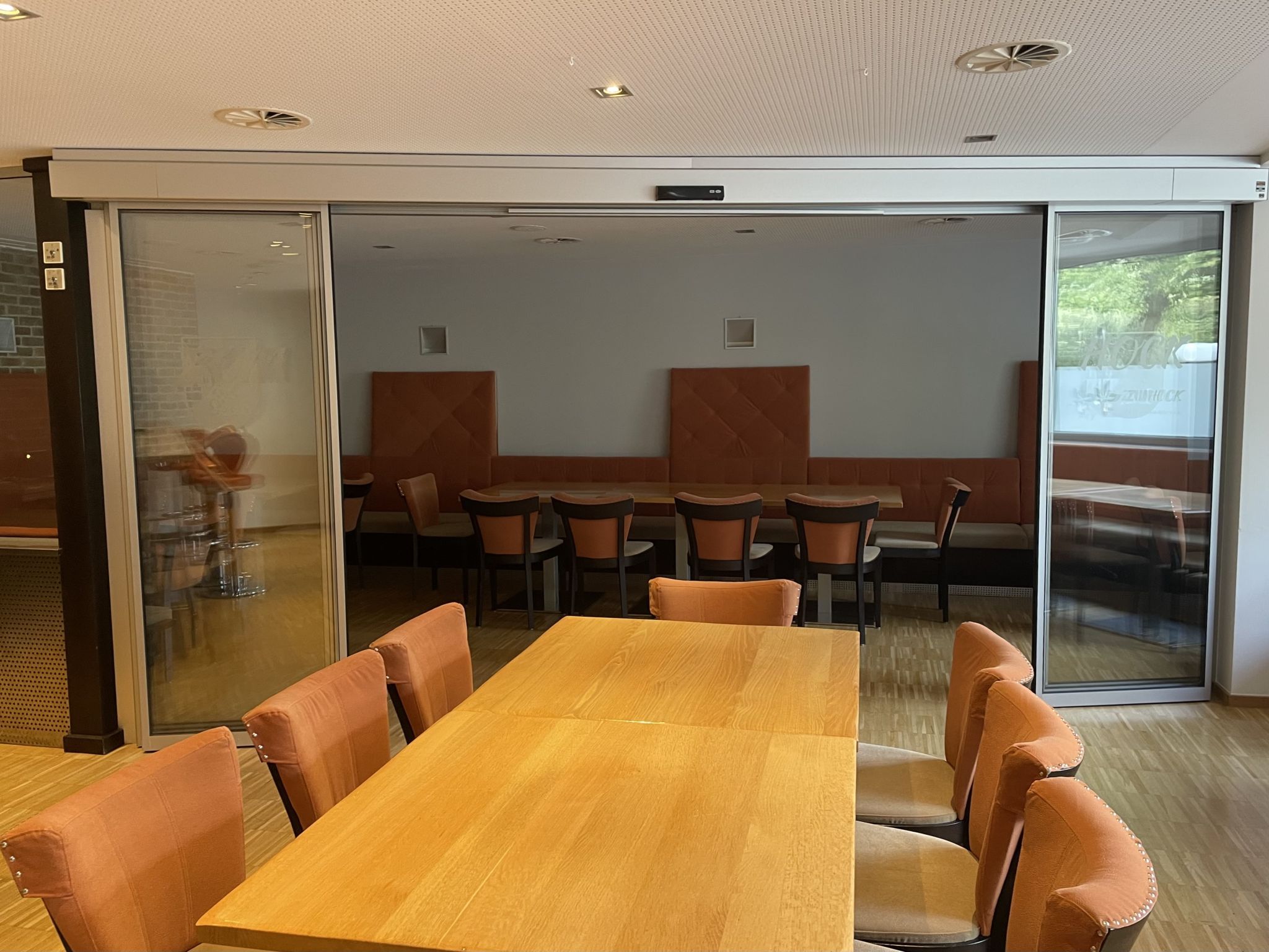 Hier kann man ab 11:00 Uhr gemütlich essen
