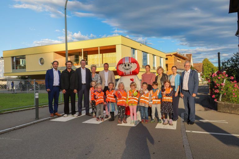 Leuchtende Warnwesten für die Kleinsten – damit Freija, Mathea, Jonah und alle Kindergartenkinder sicher unterwegs sind