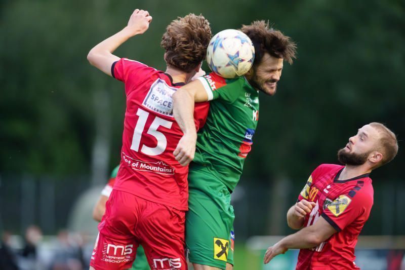 Danijel Gasovic mit Kopfballduell zumeist Sieger. STIPLOVSEK