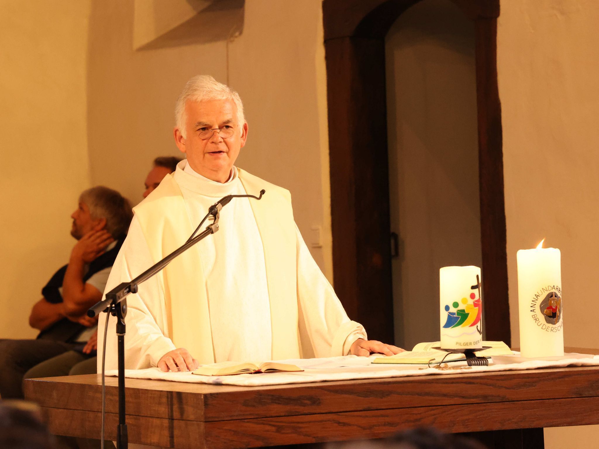 Mons. Walter Juen bei seiner Predigt.