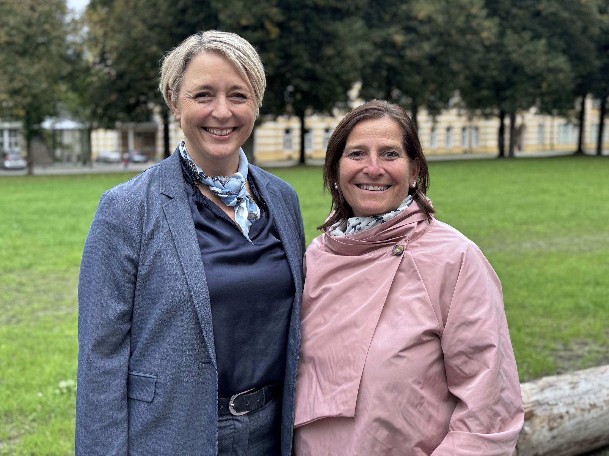 Bürgermeisterin Andrea Kerbleder und Landtagsabgeordnete Kornelia Spiß feierten mit.