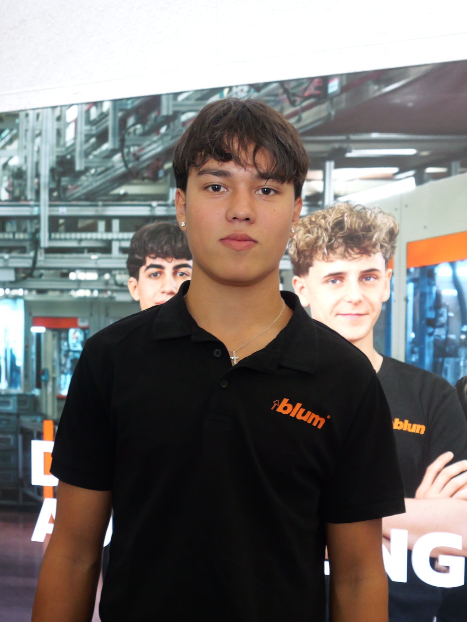 Nevio Dhargyal (17) ist Werkzeugbaulehrling bei Blum.
