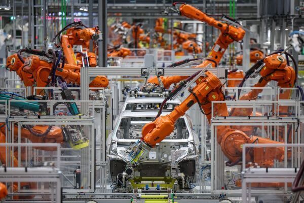 Österreichs Wirtschaft schrumpft weniger stark als gedacht