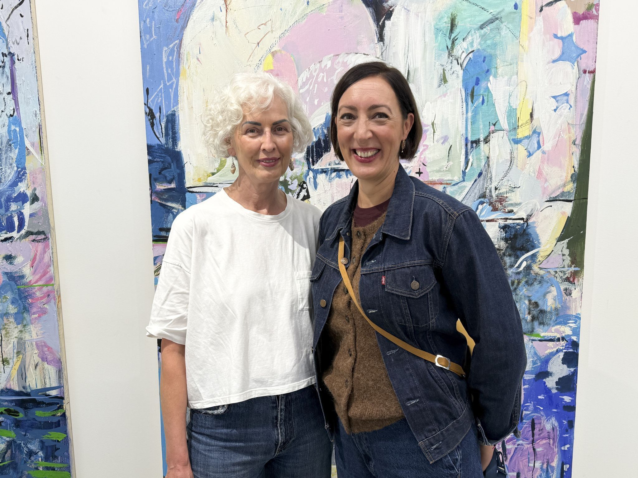 Evelyn Bachstein und Kathrin Dünser als Vernissagegäste