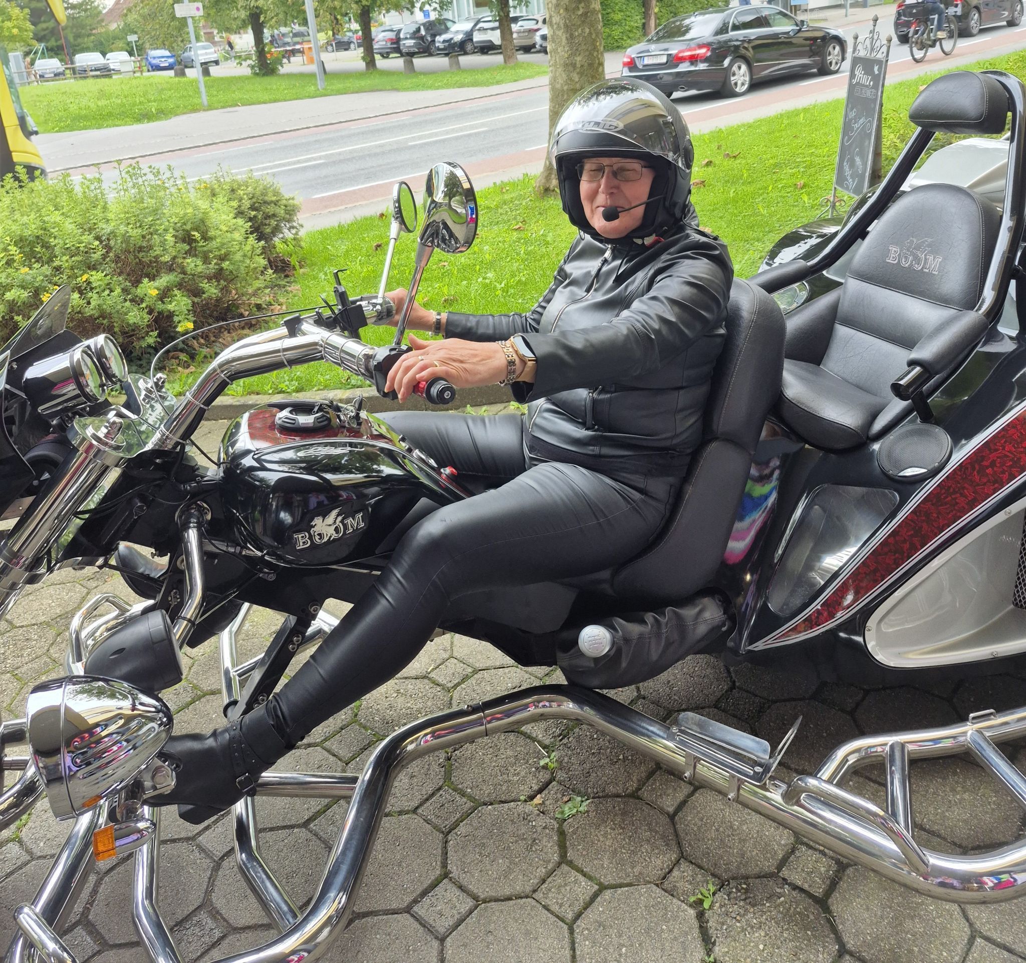Vorbereitung läuft. Für Bernadette ist das Trike-Fahren wie ein kleiner Urlaub.