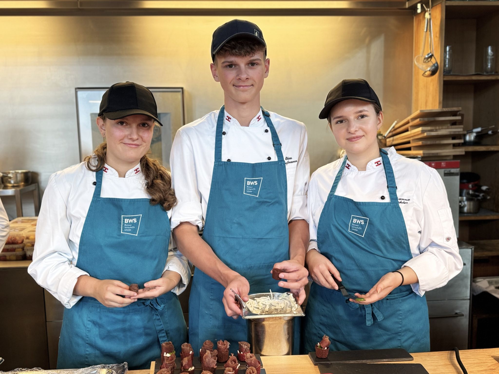 Vanessa Nardin, Elias Kaufmann und Johanna Böhler von der HLT Bezau.