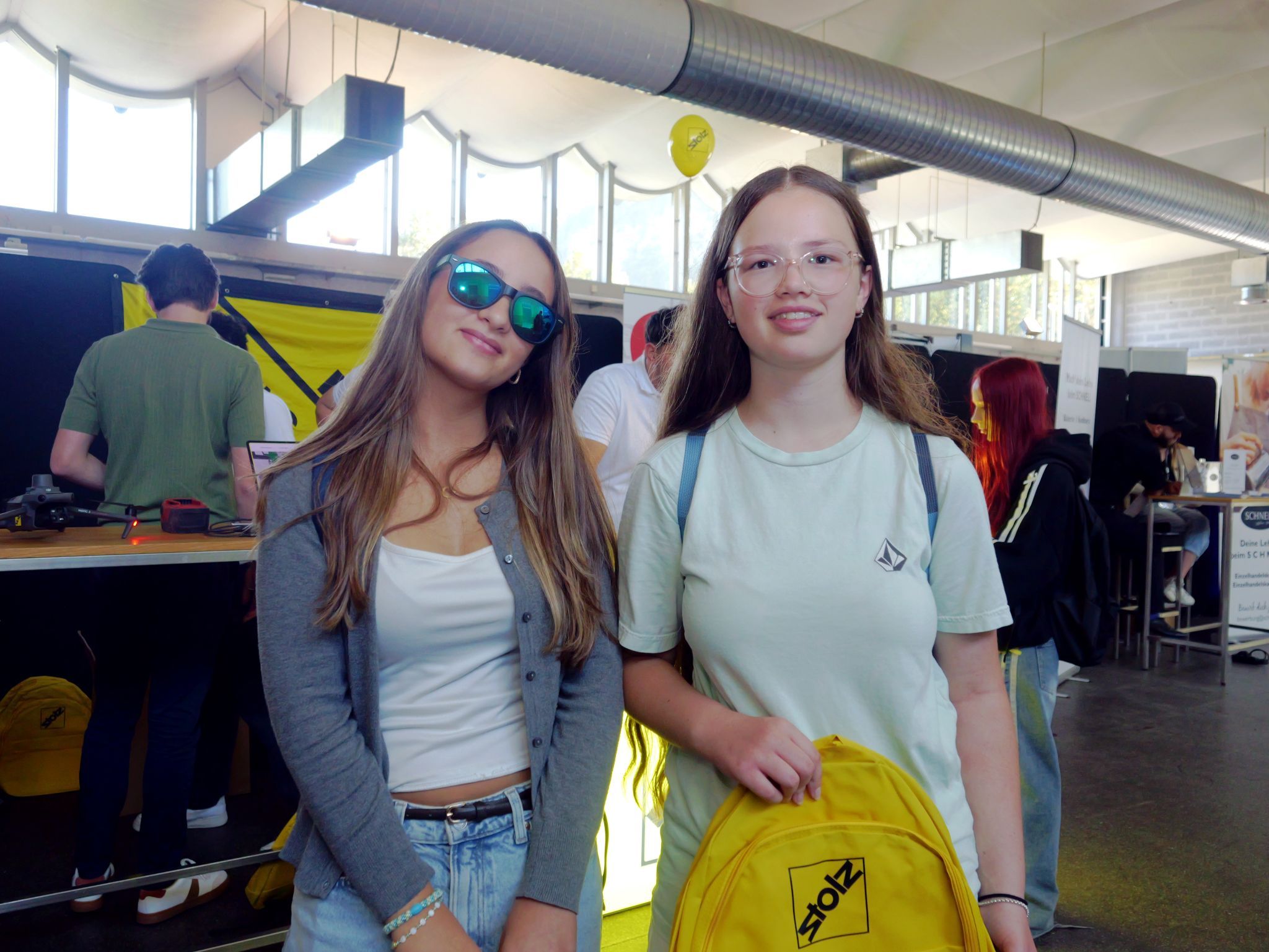 Informationen aus erster Hand: Pelin und Helen informierten sich auf der Lehrlingsmesse.
