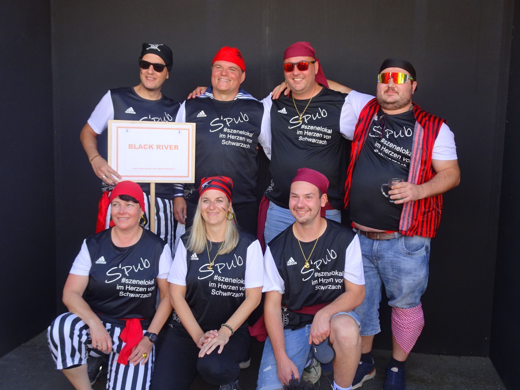 Aus Schwarzach bzw. Blackriver waren die Pub-Piraten angereist. 