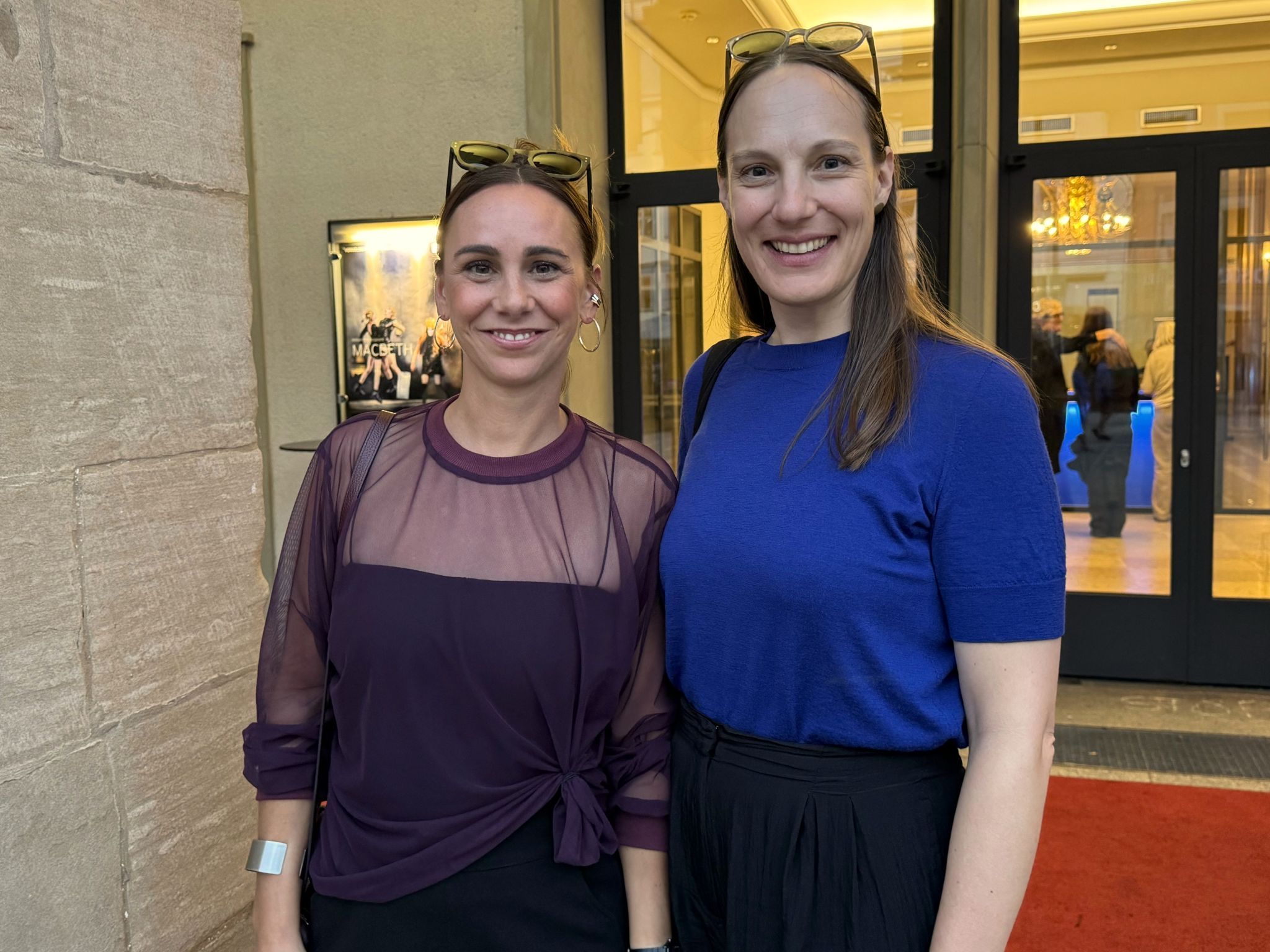 Kulturamtsleiterin Claudia Voit mit Frederike Schäfer.