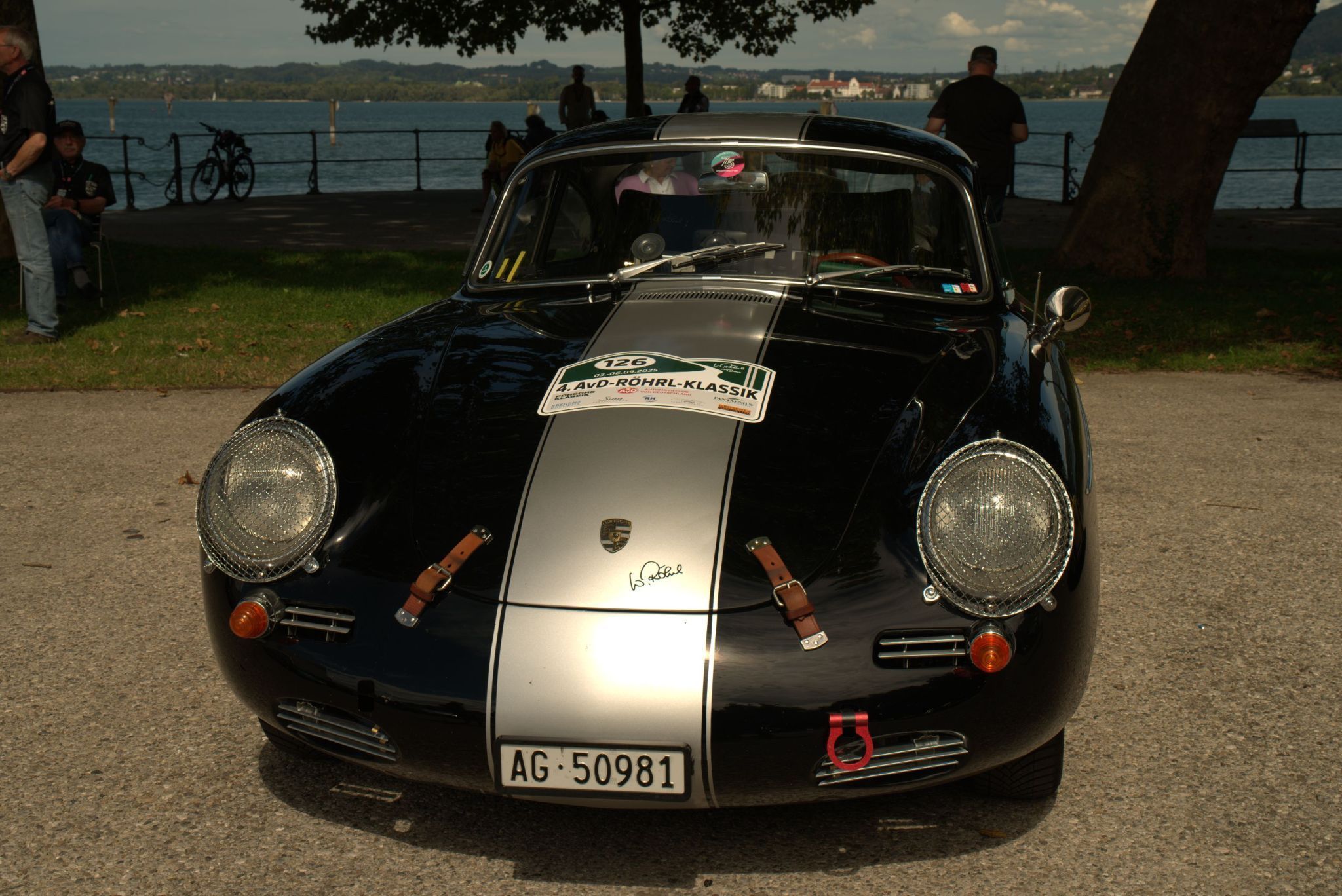 Die AvD-Röhrl-Klassik zu Gast im Ländle, von Donnerstag, den 4. September bis Samstag, 6. September 2025 starte am Festspielhaus in Bregenz die Rallye mit 170 historischen Porsches. (Bildergalerie)