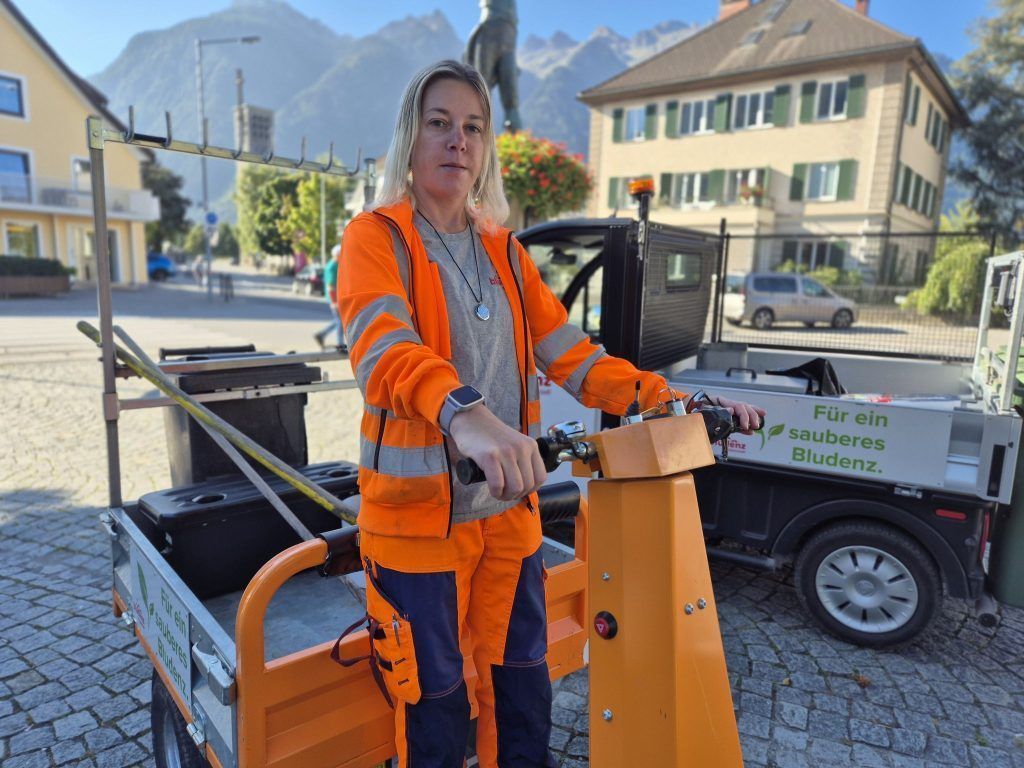 Wenn der Gehsteig zur Müllhalde wird: Manuela Zech sorgt für ein sauberes Bludenz