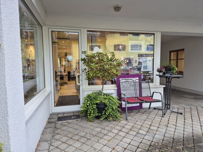 Renate Piesl, Friseurin, Friseursalon "Exclusiv" in Vandans schließt