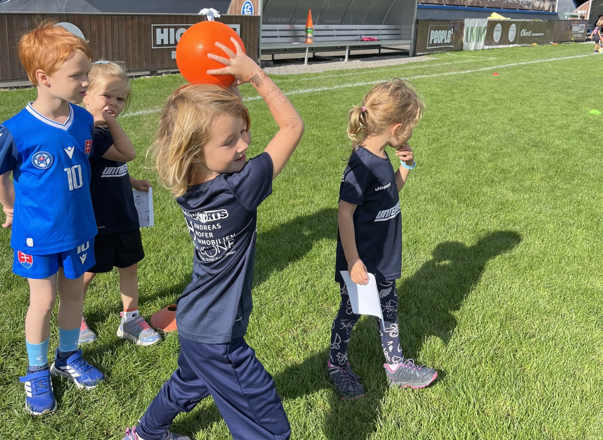 Neben Lernen und Basteln, kam natürlich auch die Bewegung und Ballspiele nicht zu kurz. 