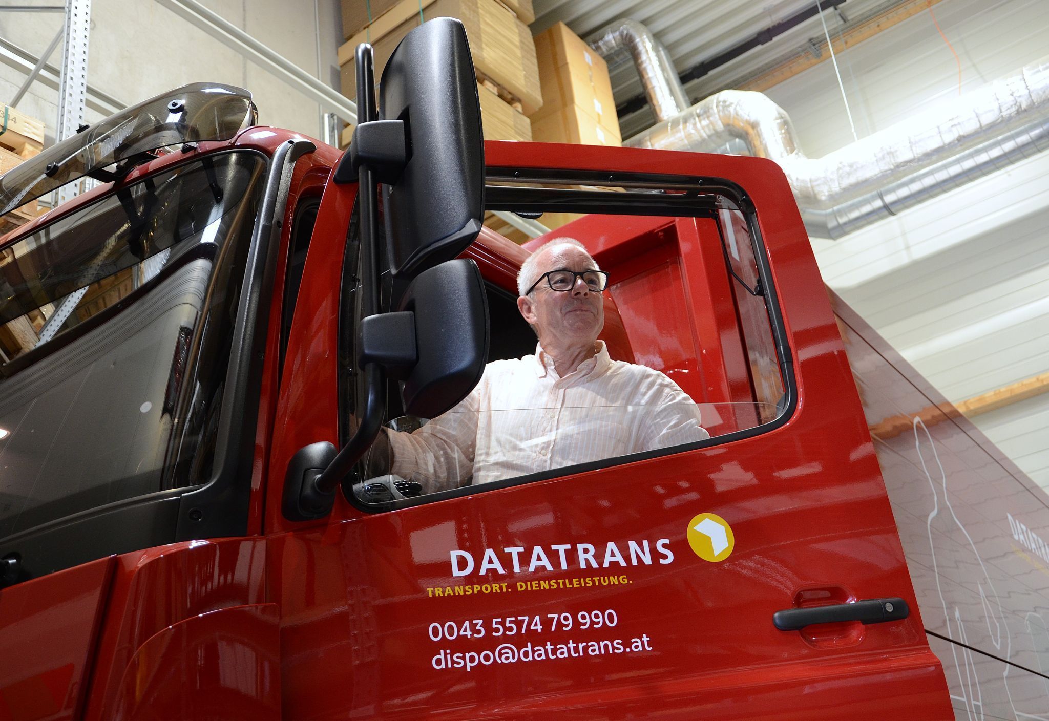 Wenn Not am Mann ist und ein dringender Transport durchzuführen ist, setzt sich der Chef selbst ans Steuer. HRJ