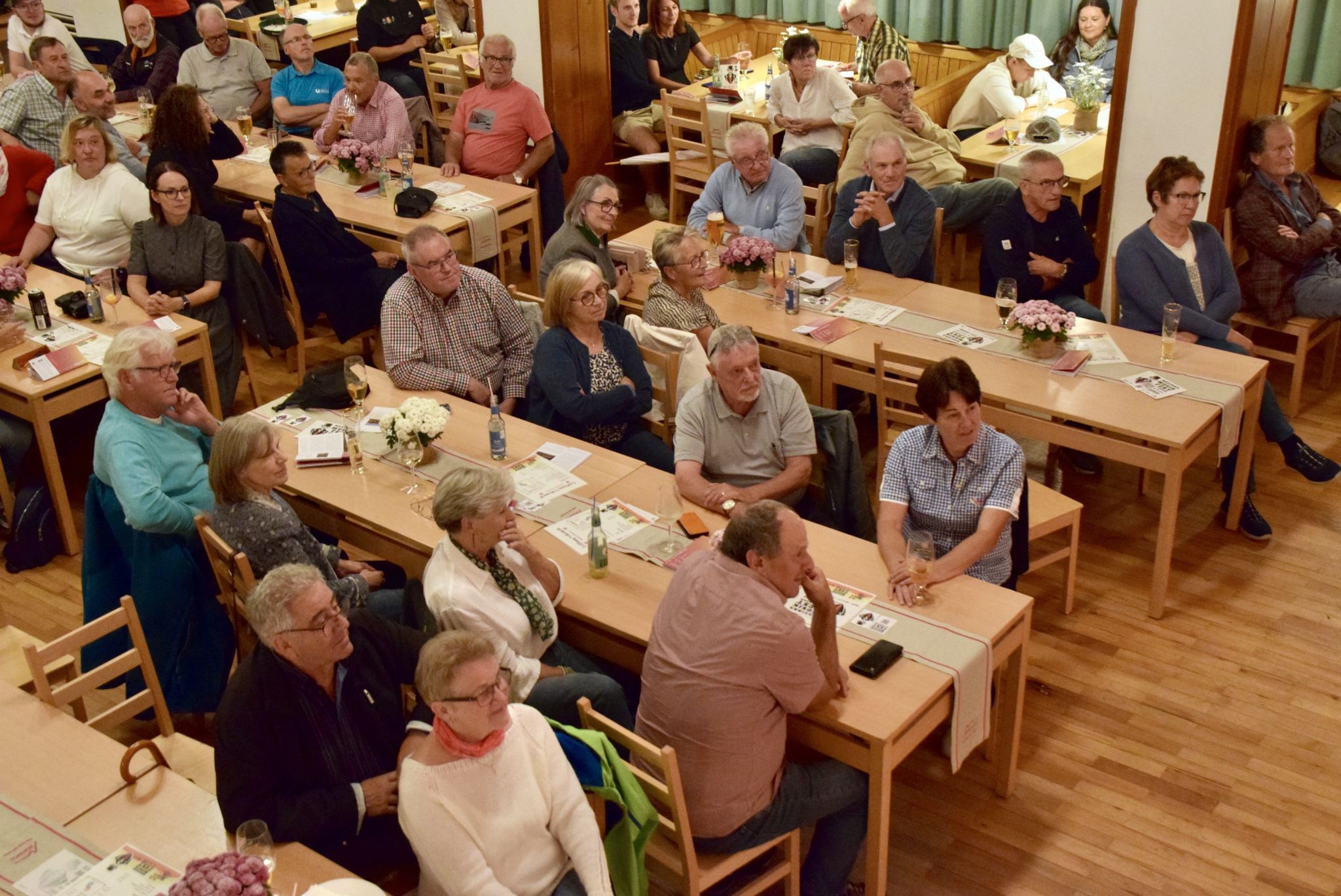 Das Eröffnungskonzert im Vallülasaal in Partenen war gut besucht. 