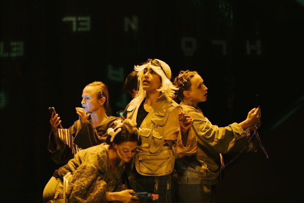 Elias Hirschls &#8220;Content&#8221; im Theater Kosmos