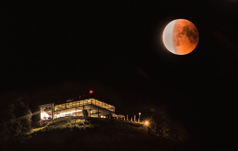 "Ich bin schon neugierig": Am Sonntag knipst der Mond das Licht aus