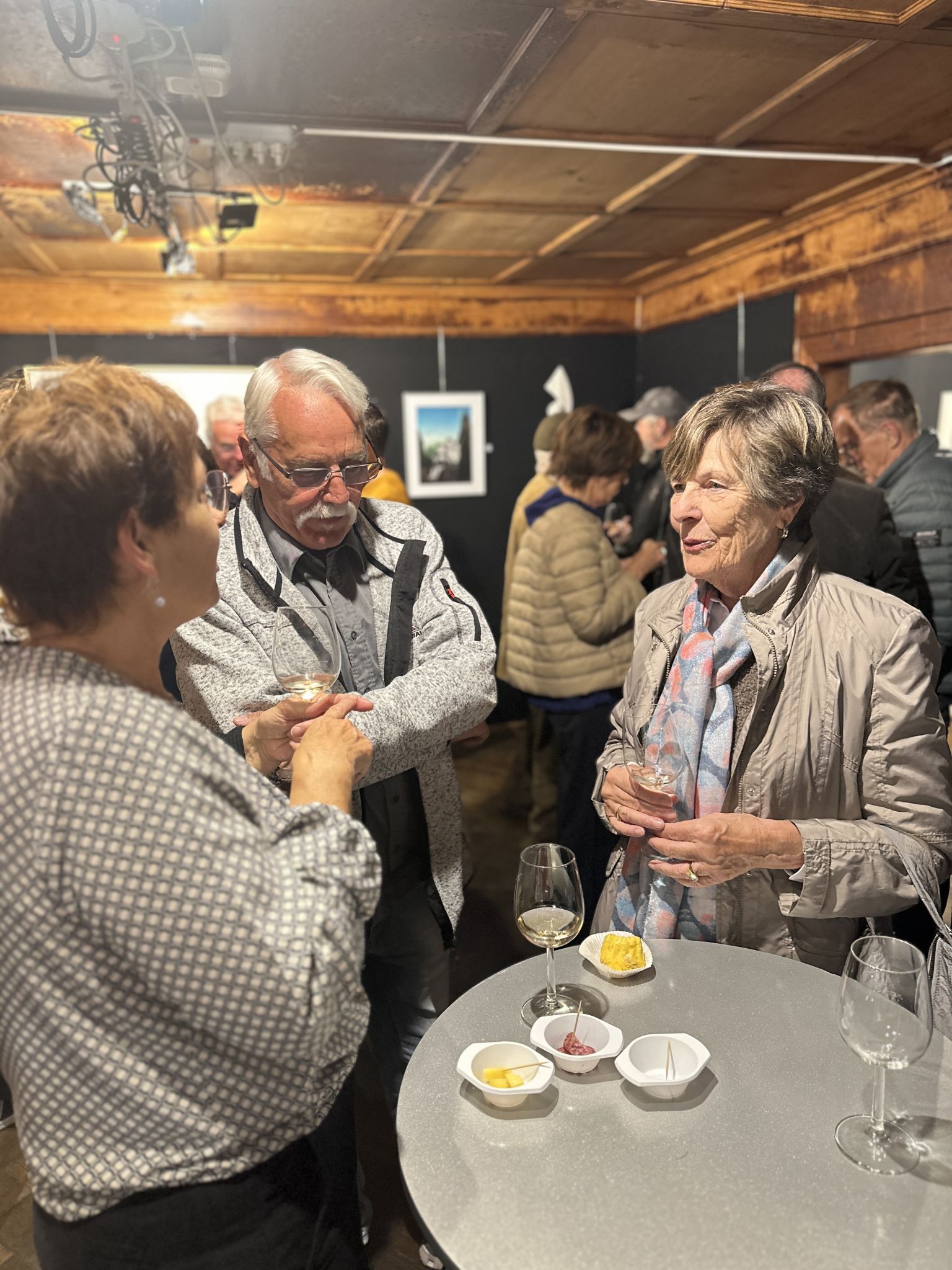 Heike Metzler im Gespräch mit Heinz Hosp und Herta Malin.