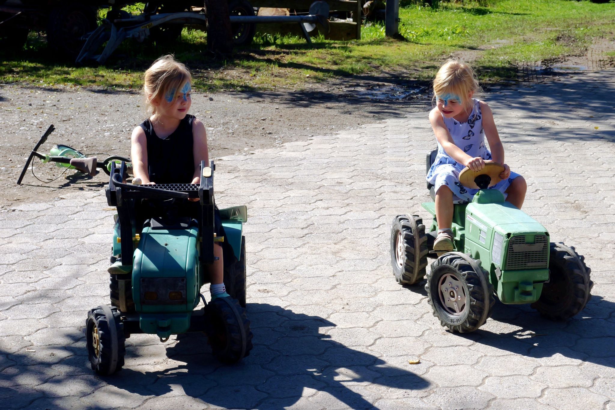 Mit dem Traktor eine Runde drehen – ein echtes Highlight für die Kleinen.