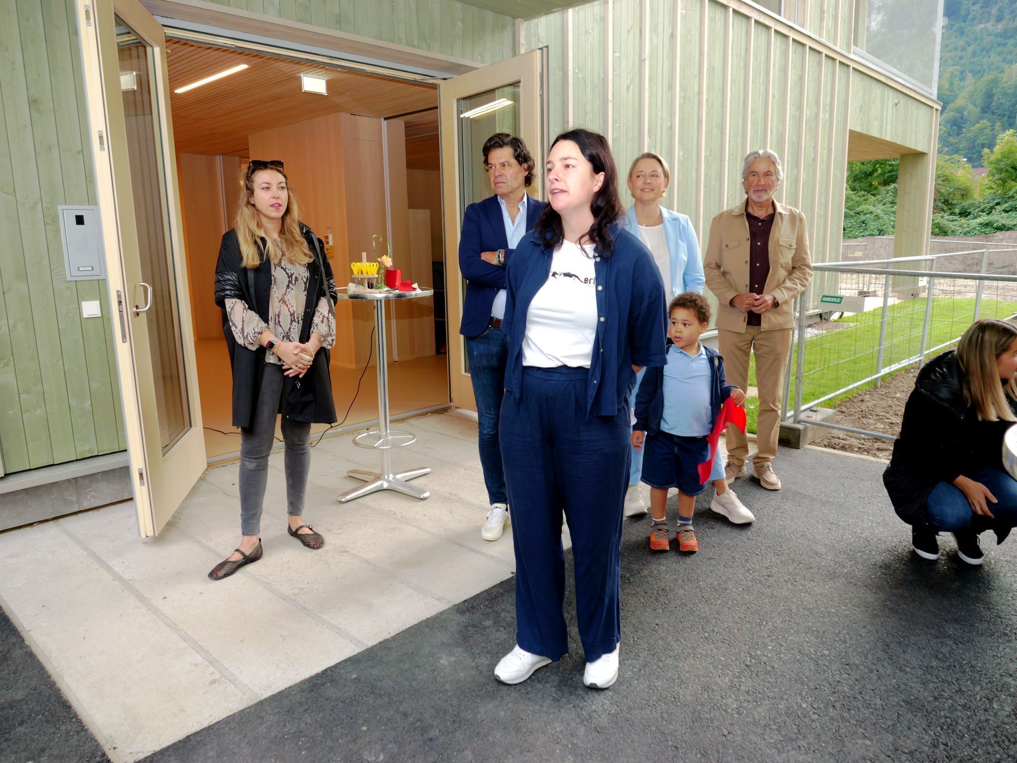 Stolz auf das neue Haus: Leiterin Jacqueline Pachler mit ihrem Team.