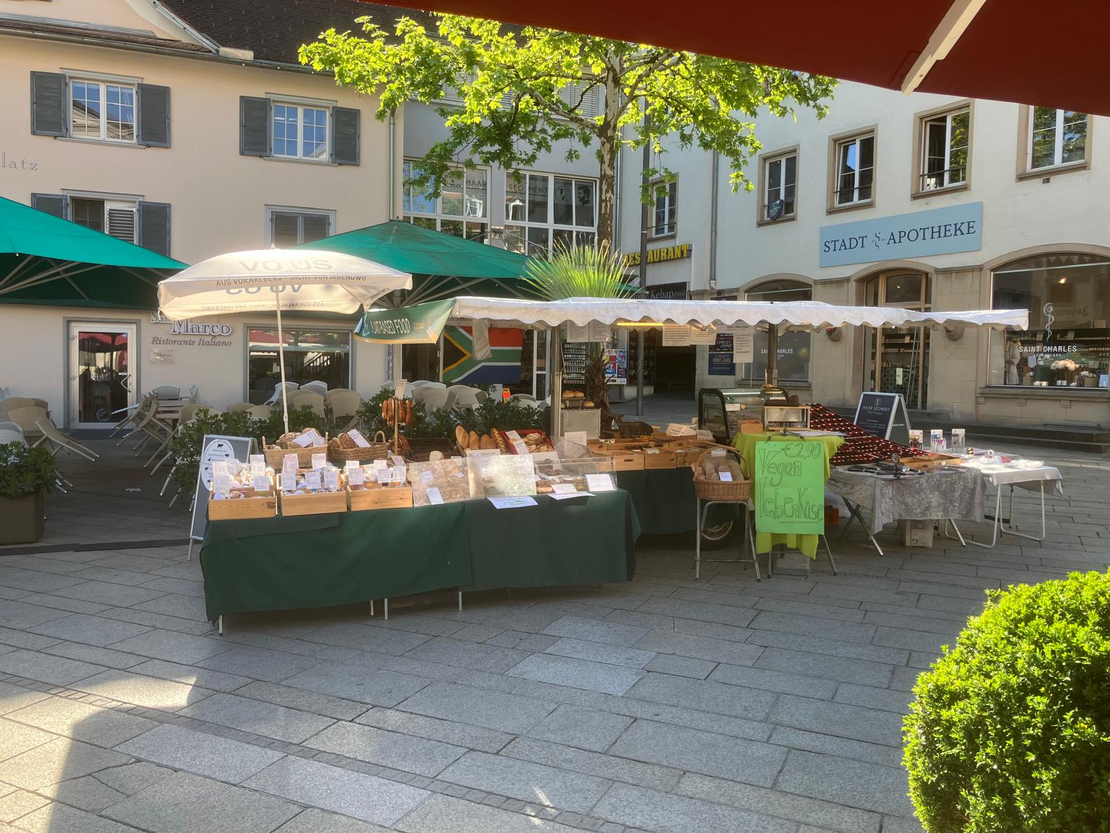 Knells Marktstand am Marktplatz.