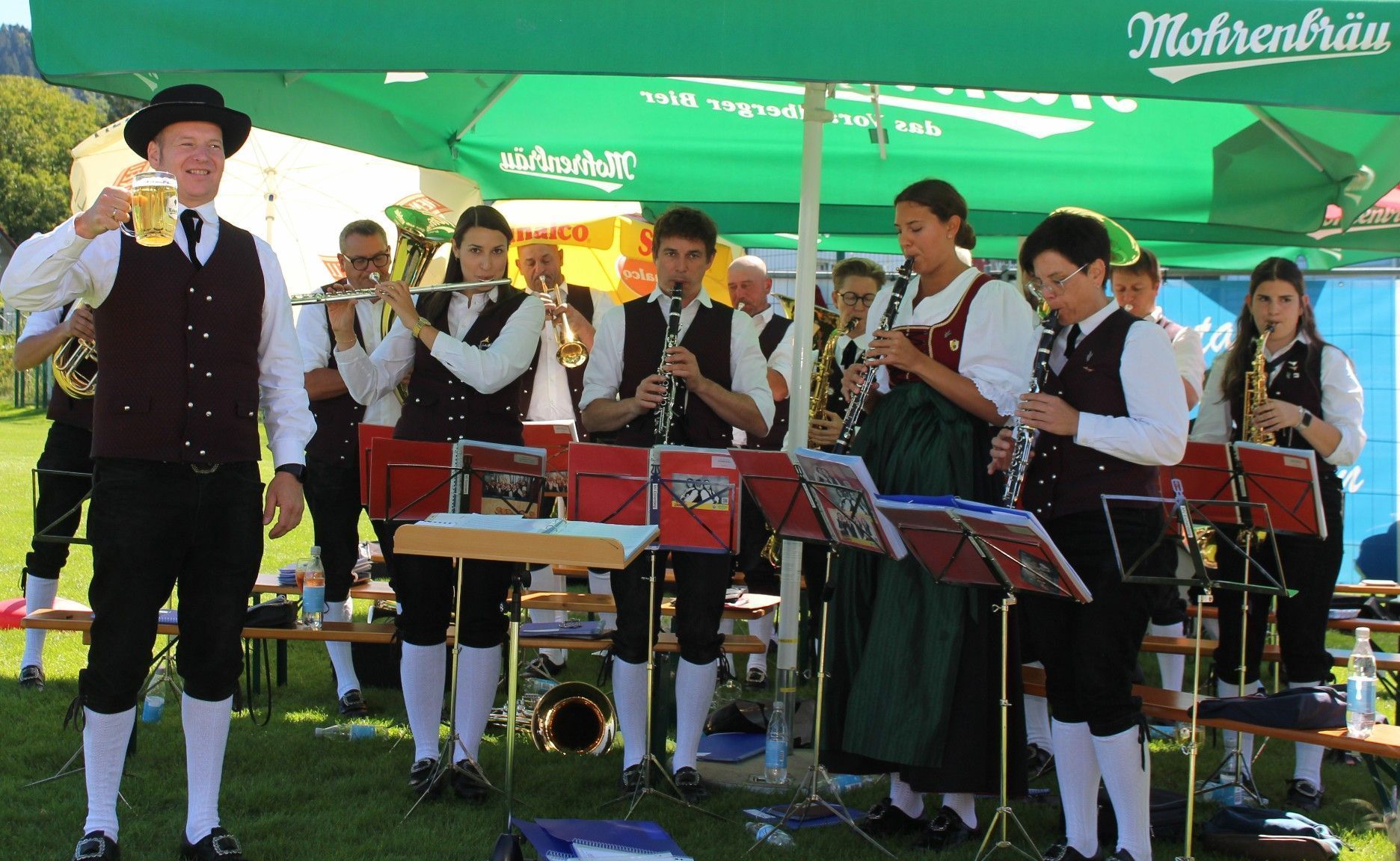 Ein Prosit der Gemütlichkeit! Der Musikverein Eichenberg sprang für die urlaubende Hohenweiler Musik ein.