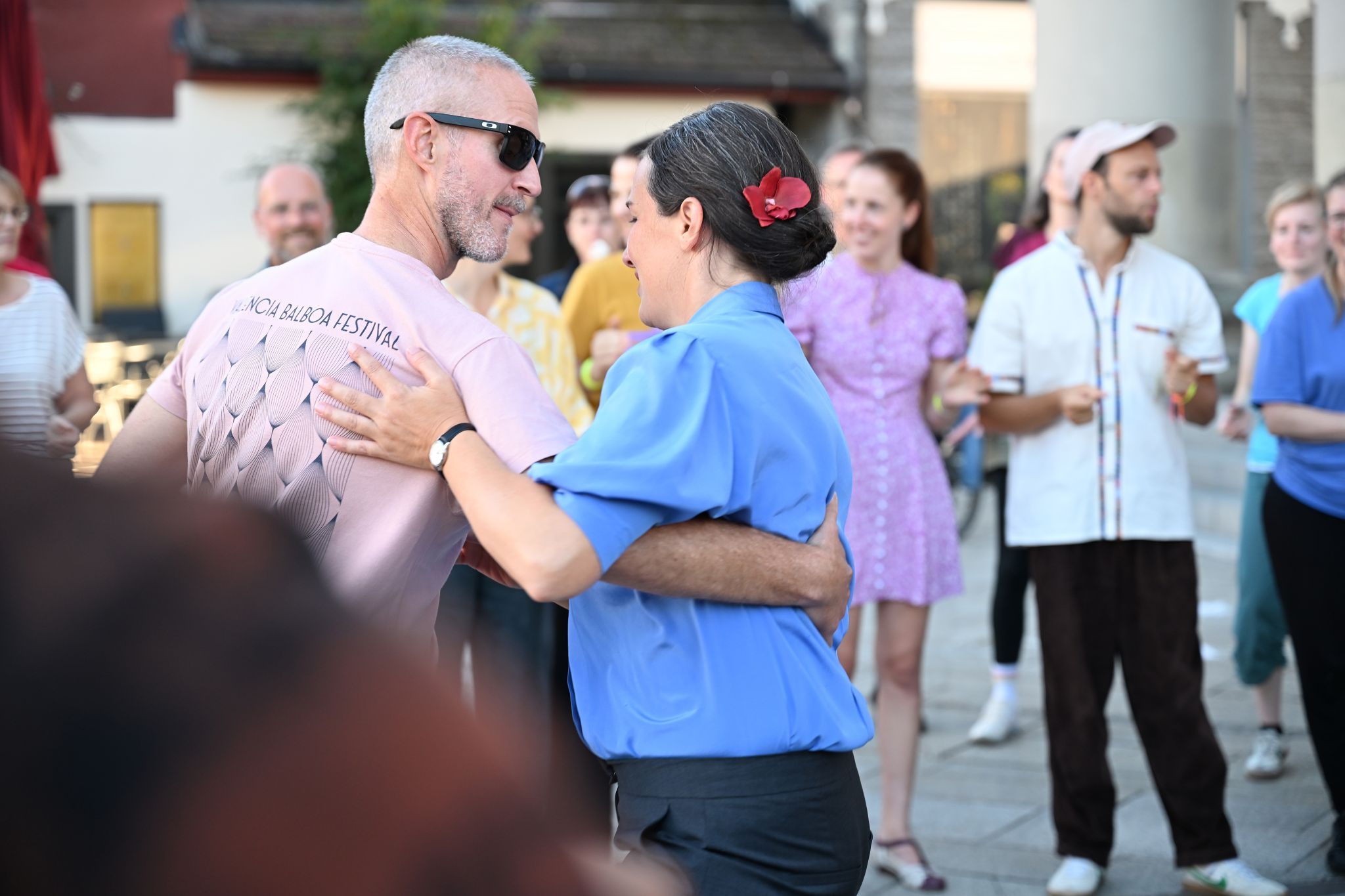 Auf dem Marktplatz begeisterte Lindy Hop mit seinen typischen, mitreißenden Hüftbewegungen.