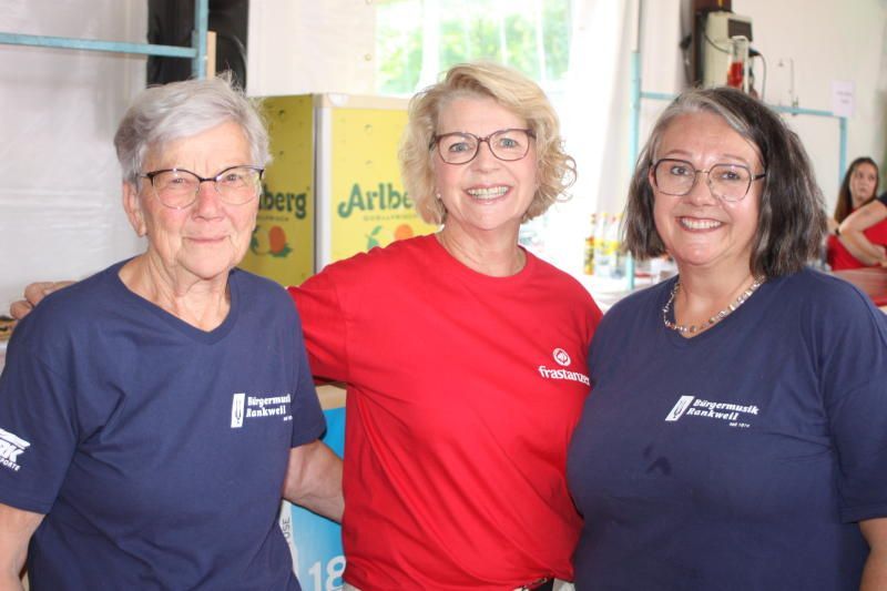 Melitta, Elfriede und Gerti kümmerten sich um das Wohl der Gäste. 