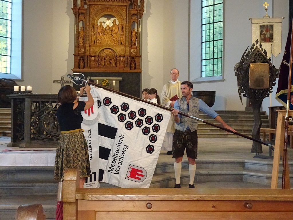 Metaller-Innung weiht in Hohenems ihre erste Fahne