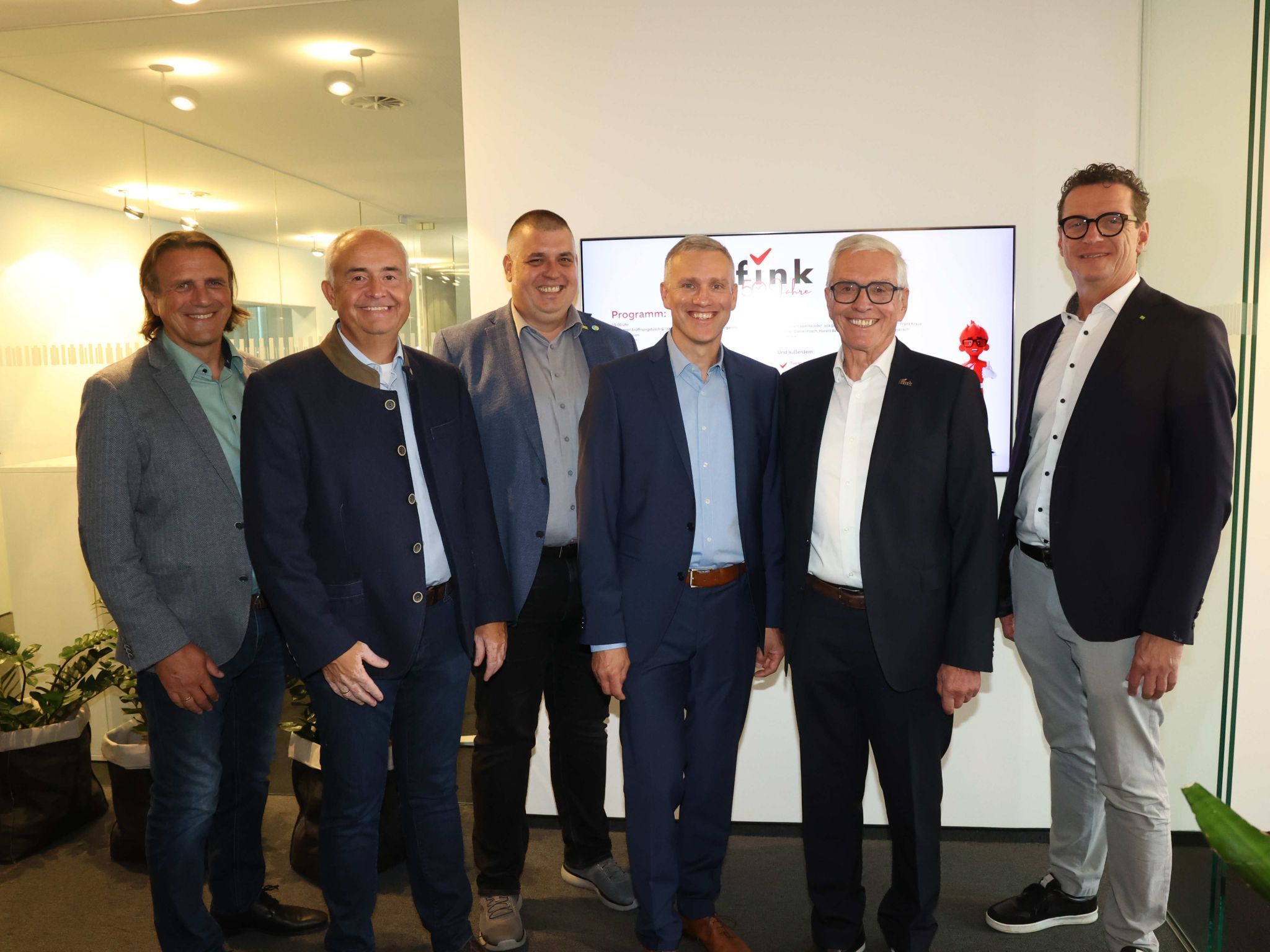 Die bgm. Gerd Hölzl, Manfrede Böhmwalder und Daniel Schuster, GF Stefan Fink, Grüdner Kurt Fink und Bgm.  Markus Giesinger.