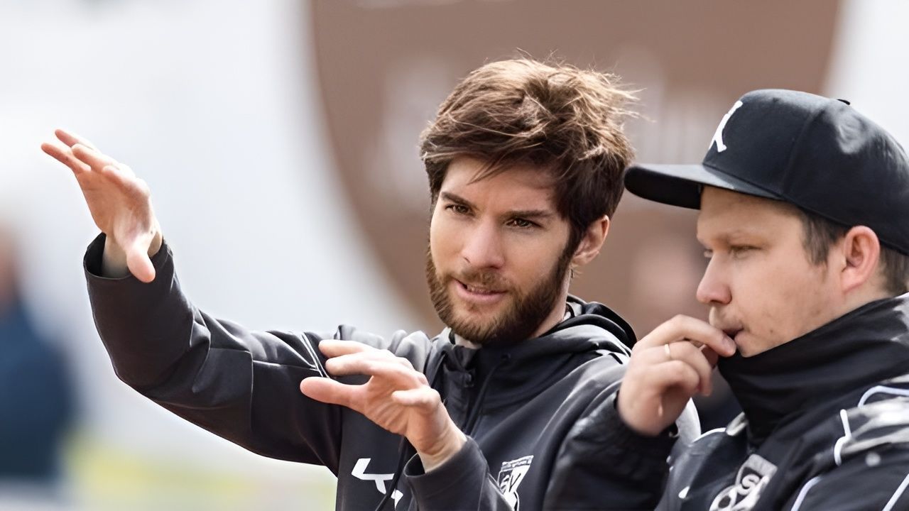 Au mit Trainer Manuel Gunz trifft auf Vierfach-Pokalsieger FC Lustenau. 