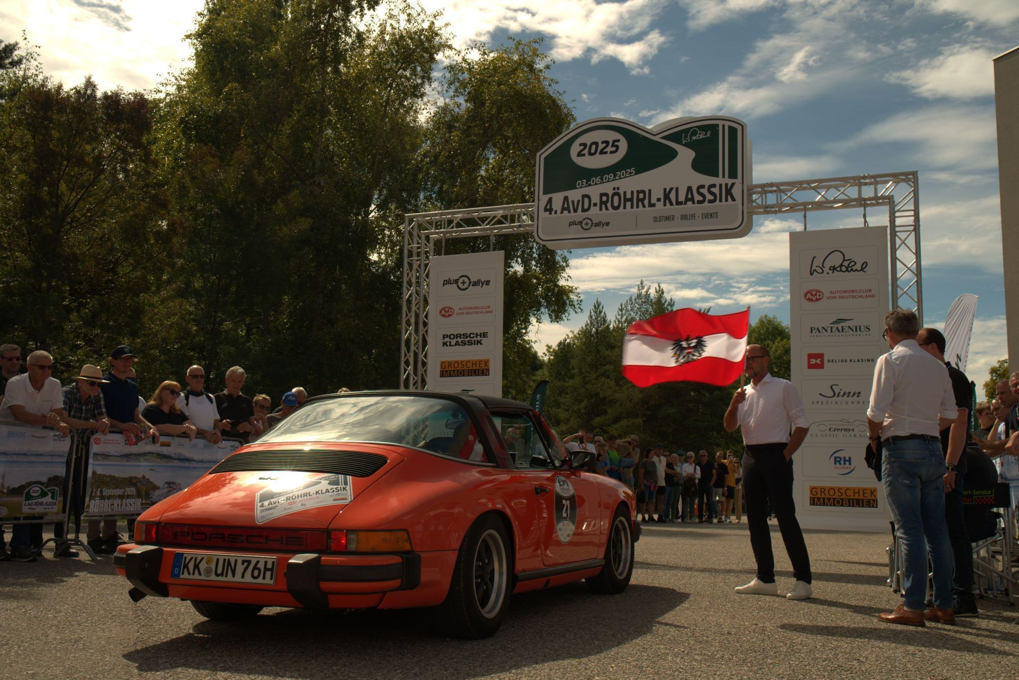 Die AvD-Röhrl-Klassik zu Gast im Ländle, von Donnerstag, den 4. September bis Samstag, 6. September 2025 starte am Festspielhaus in Bregenz die Rallye mit 170 historischen Porsches. (Bildergalerie)