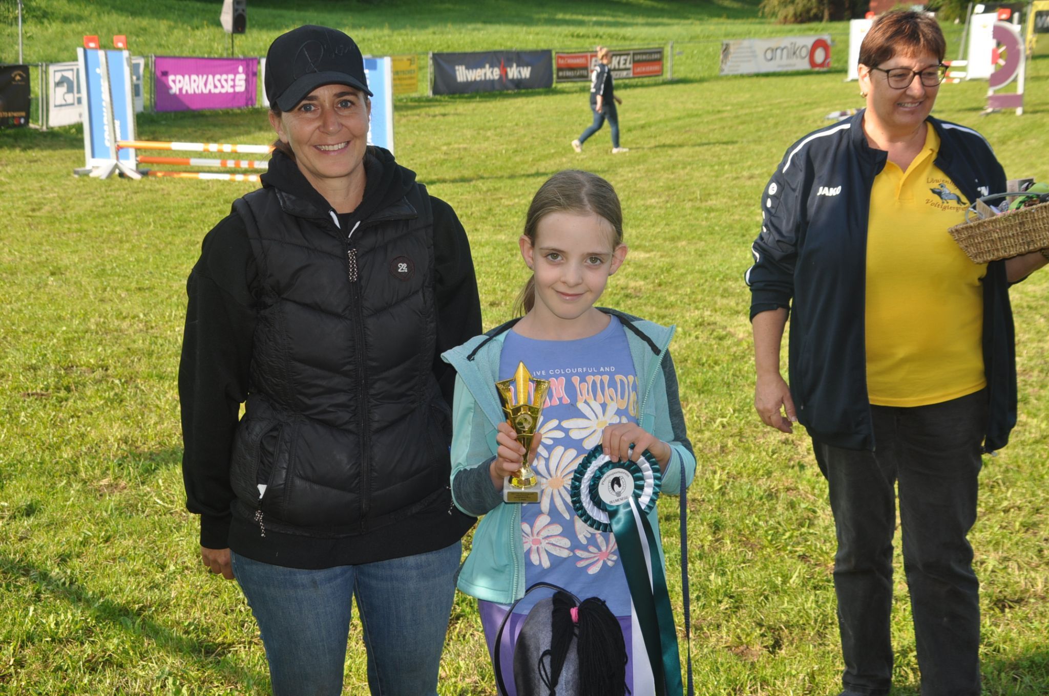 Simone Purtscher mit der Hobby Horsing Siegerin Marissa(9)