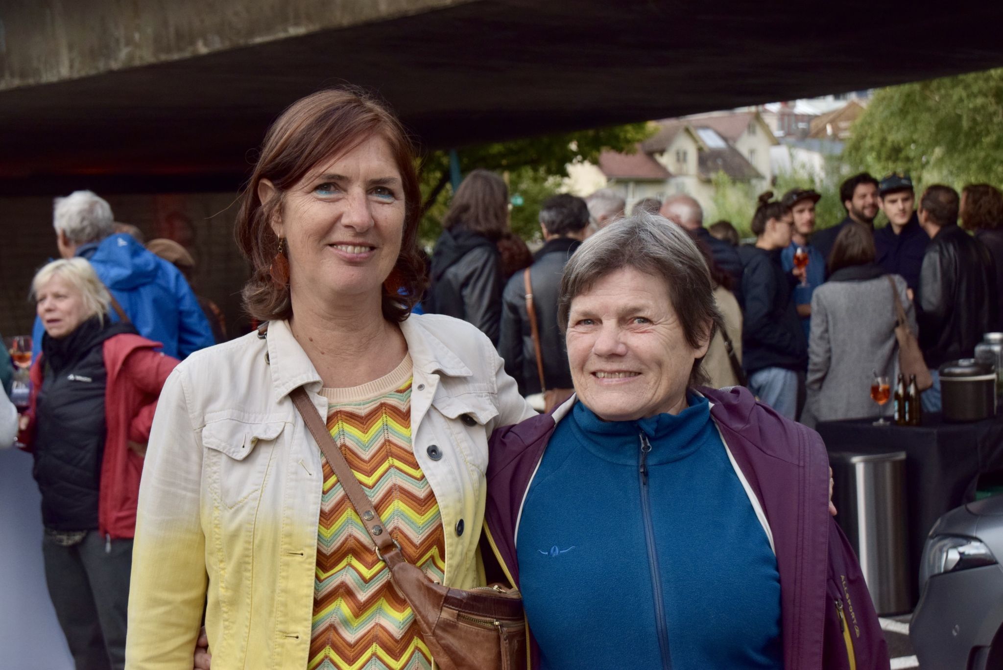 Elisabeth Tschann (Obfrau des Vereins Vila Falkenhorst in Thüringen, links) und Birgit Mair.