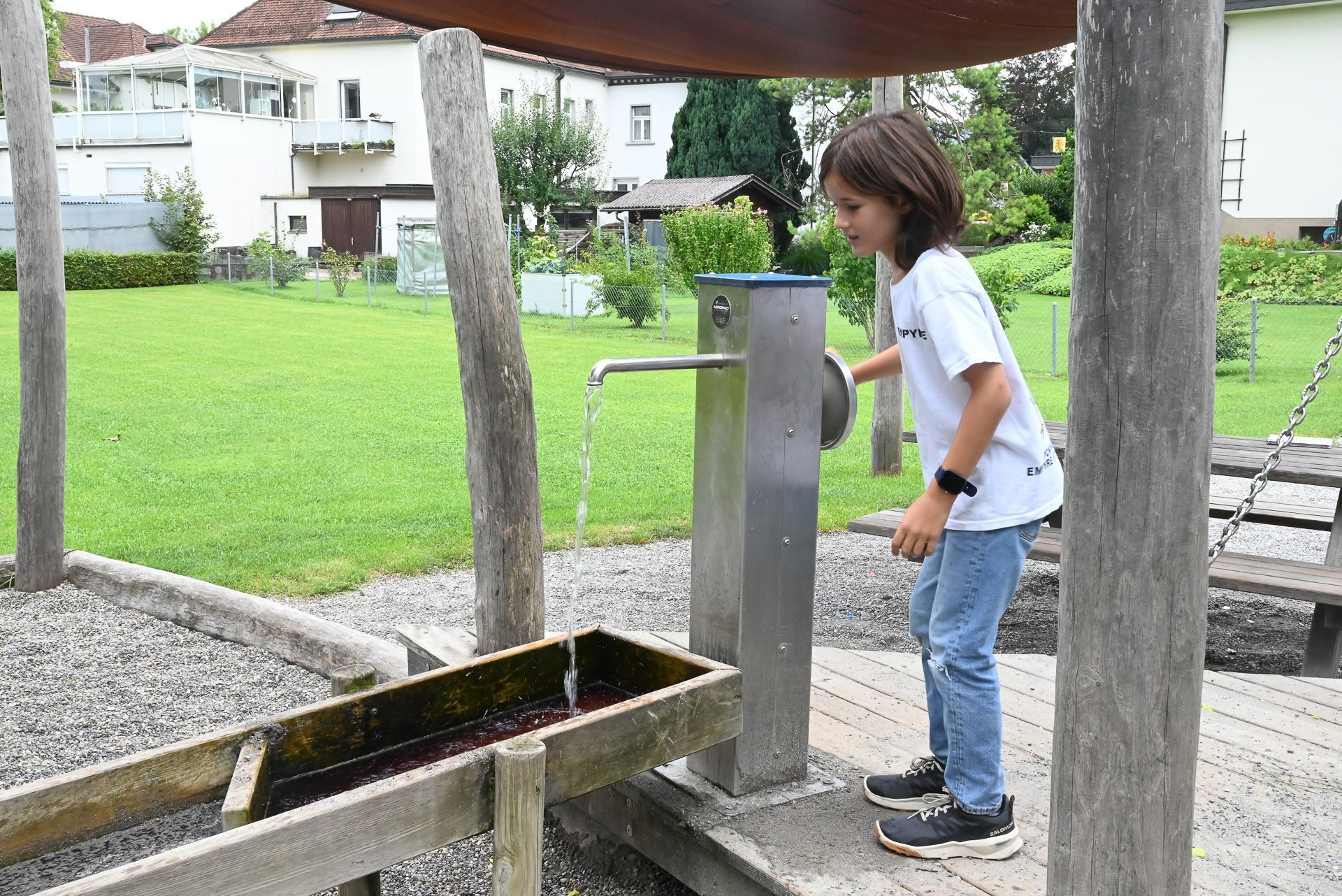 Anziehungsmagnet Wasser: Samuel war für die Wasserzufuhr des Flussbettes zuständig.
