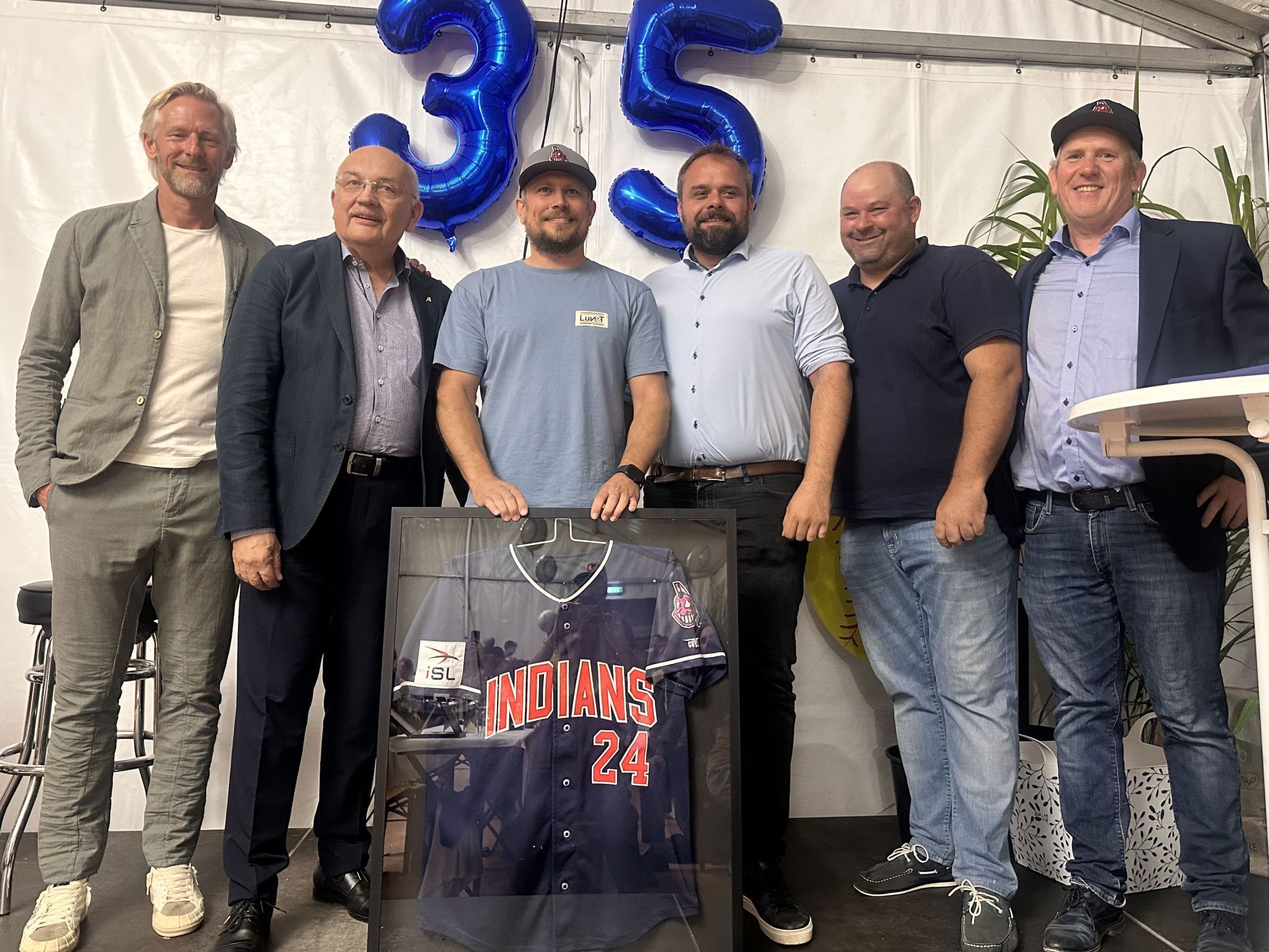 Ehemalige und aktive Spielerinnen und Spieler blickten gemeinsam auf 35 Jahre Vereinsgeschichte zurück.
