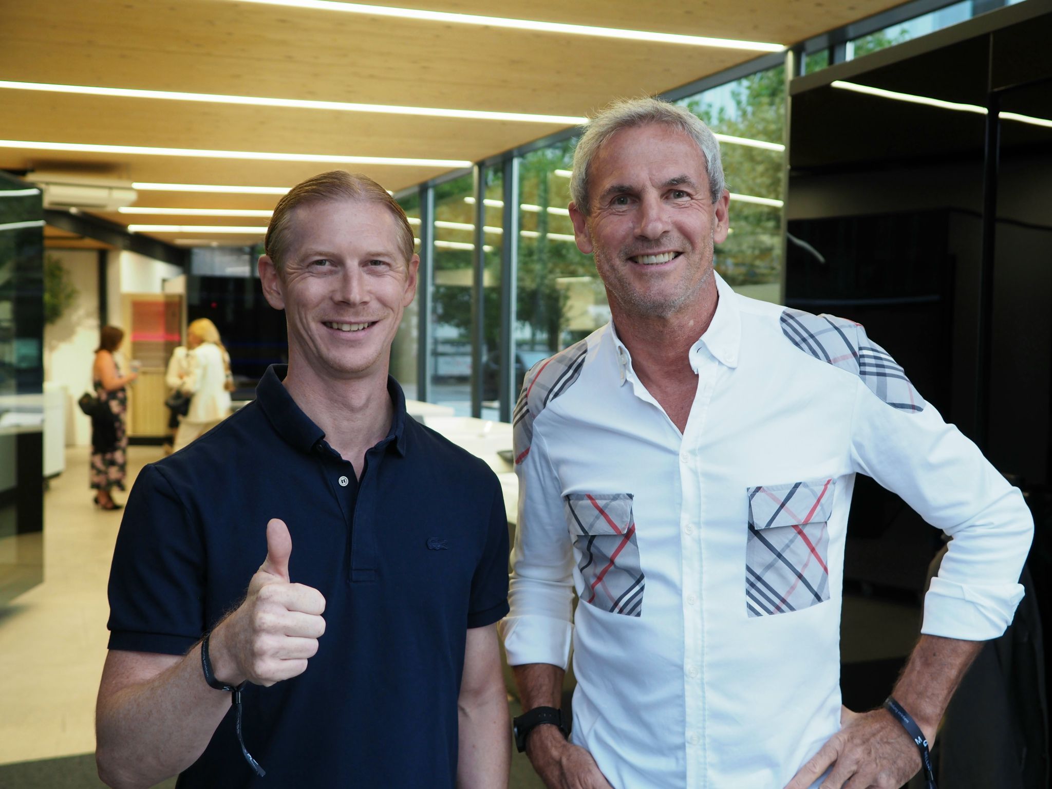 DSV Trainer Roman Ellensohn mit Ehrengast Michael Konsel.