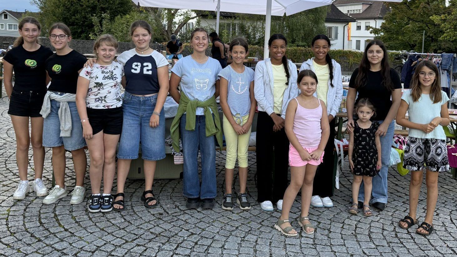 Die Verk#uferinnen beim Mini Mondschein Shopping