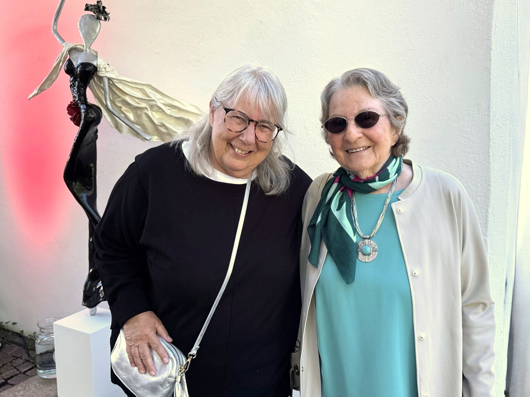 Vermieterin Marie Rose Eberle mit Ilse Welte (Mutter der Künstlerinnen).