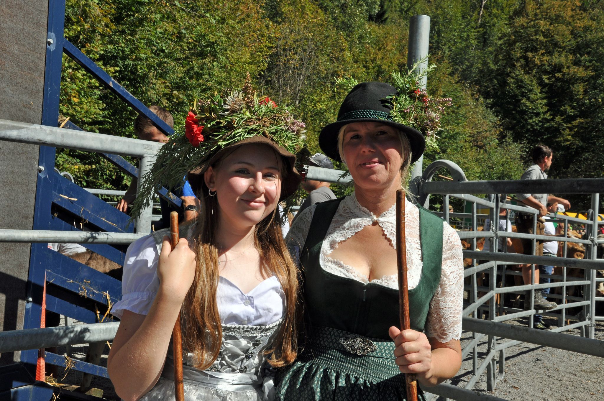 Sandra und ihre Mama Johanna hatten sich für den Alpabtrieb hübsch gemacht.