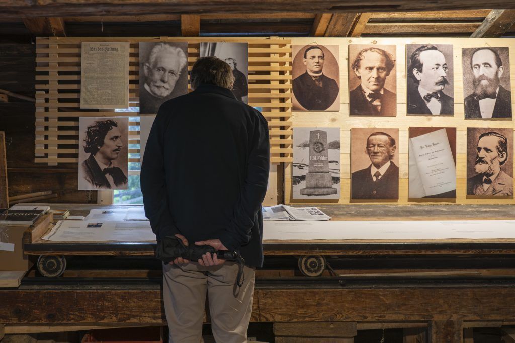 Felder-Denkmal steht in der Heris Säge im Fokus