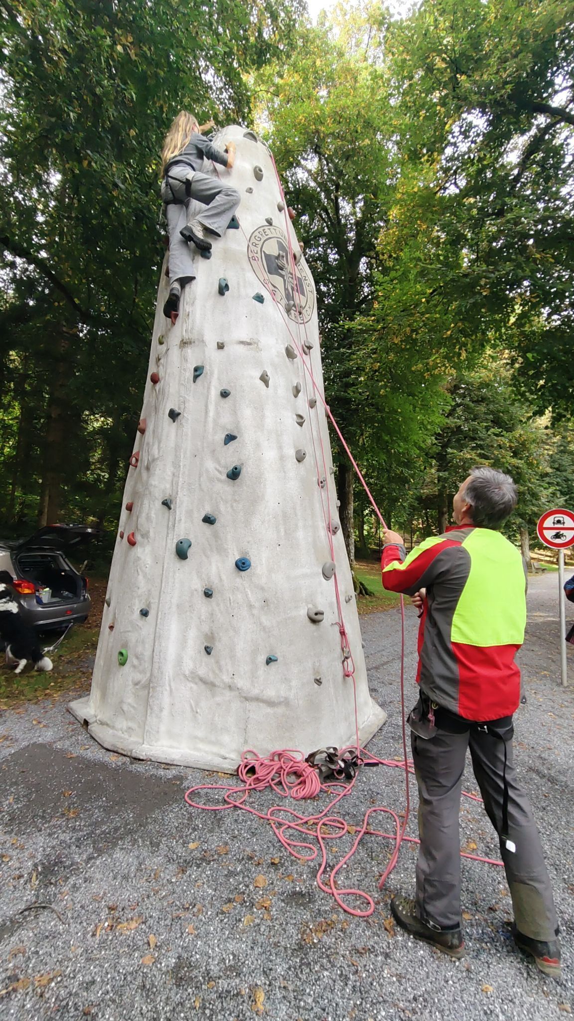Am Kletterfels der Bergrettung tobten sich die Kinder aus.