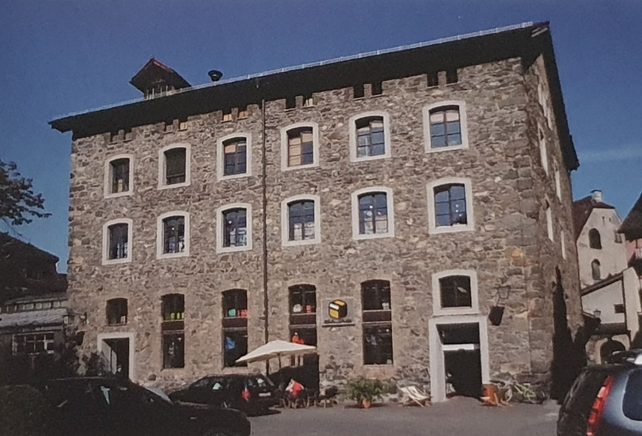 Die ehemalige Graßmayrsche Holzspulen und - Warenfabrik am Mühletorplatz.