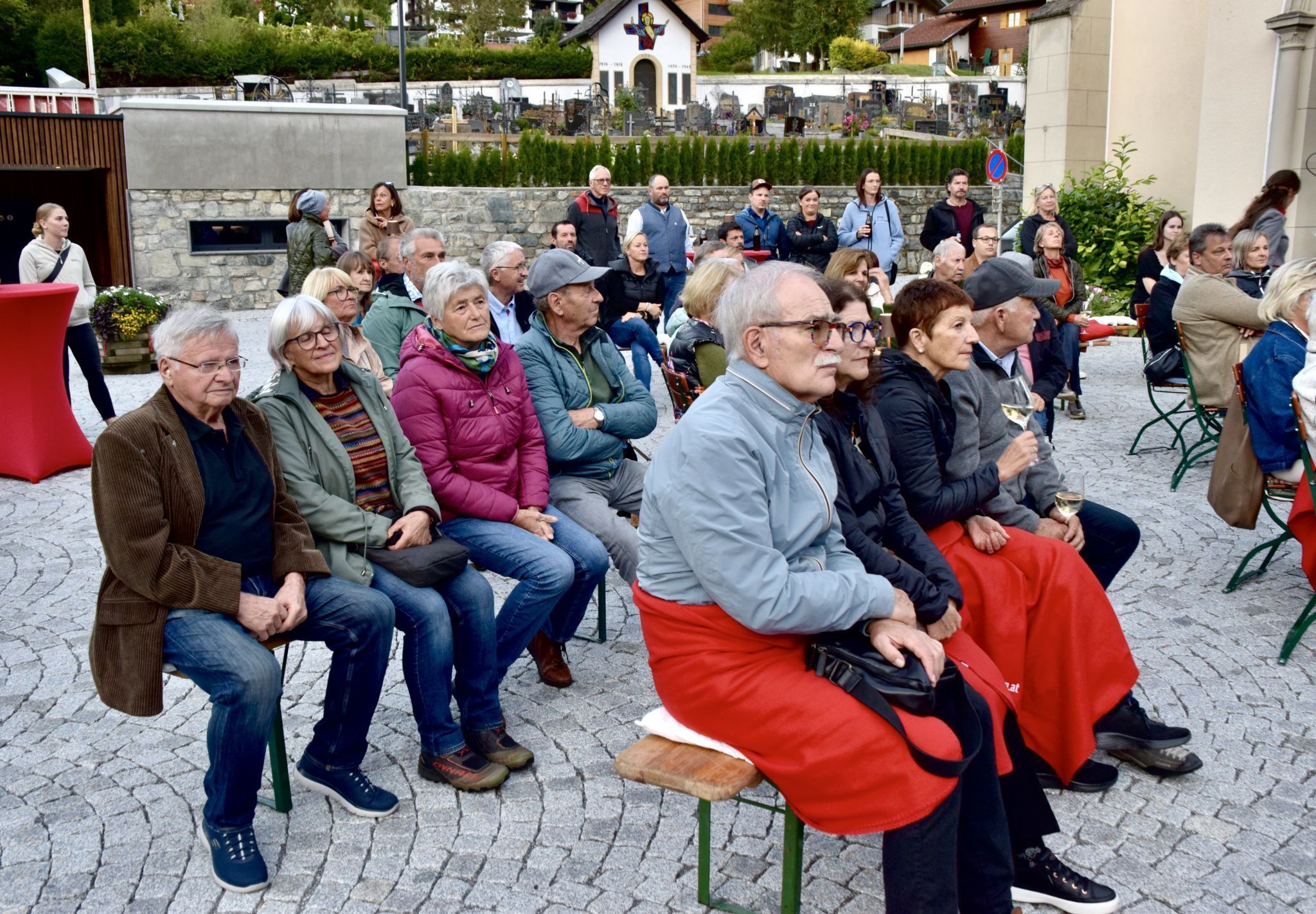 Aufmerksam lauschte das Publikum den Ausführungen der Zeitzeugen.