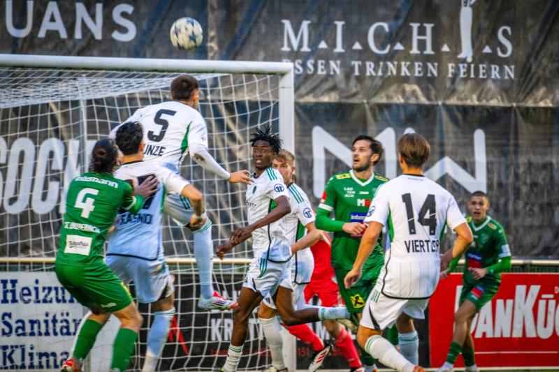 Phil Kunze traf zweimal einmal davon ins eigene Tor. RHOMBERG