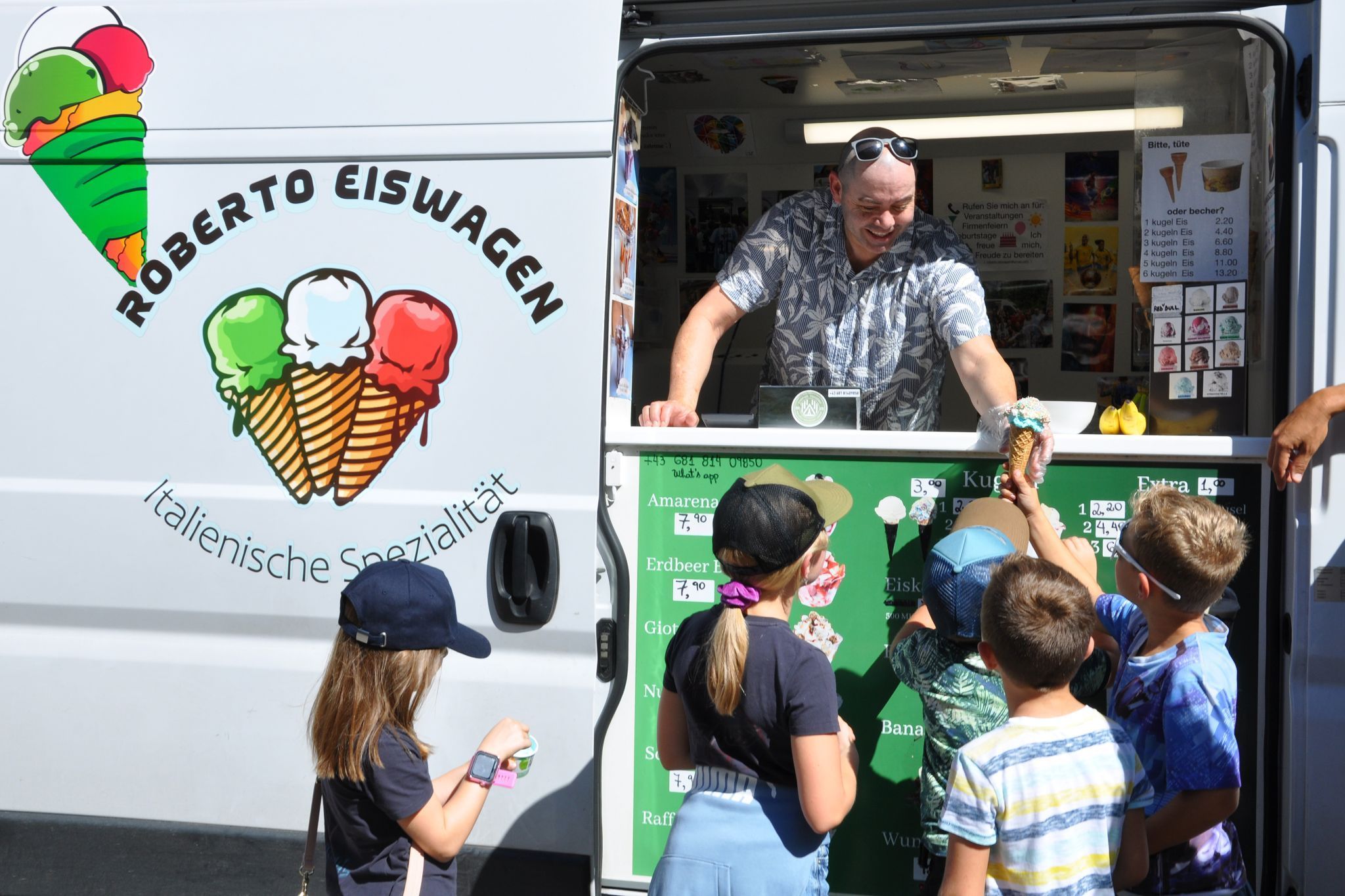 Großer Andrang herrschte bei Robertos Eiswagen.