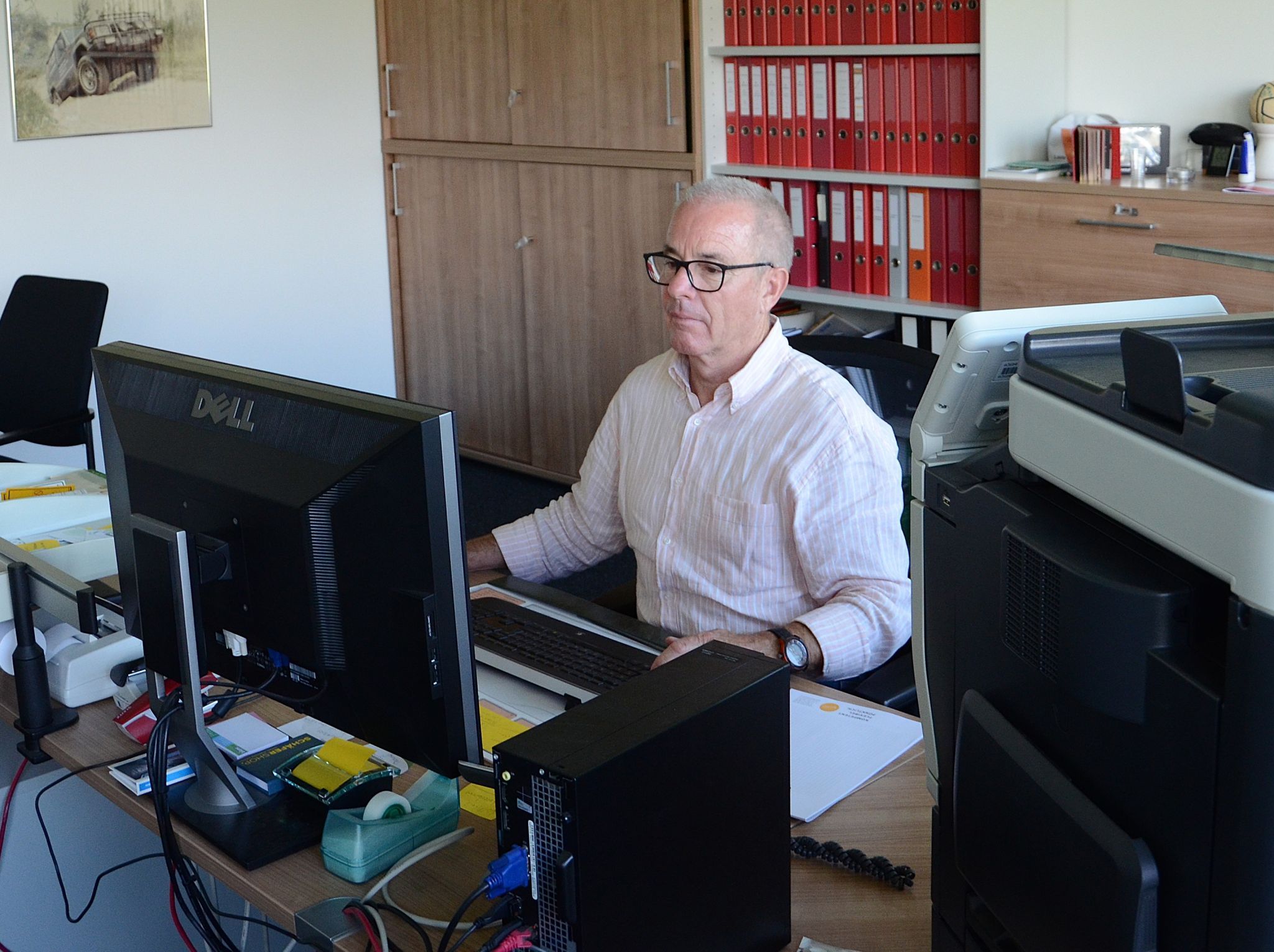 Michael Forster im Büro seines Lauteracher Transport- und Logistikunternehmens Datatrans, das er mühsam neu aufgebaut hat. HRJ
